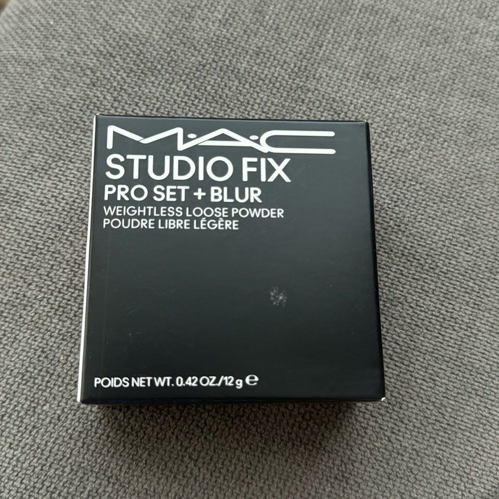 MAC translucent powder brand new